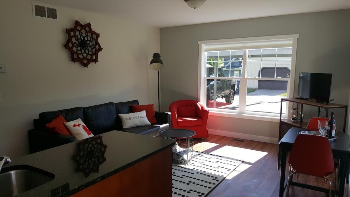 Modern And Pristine Condo -By The Gt Commons Traverse City Bagian luar foto