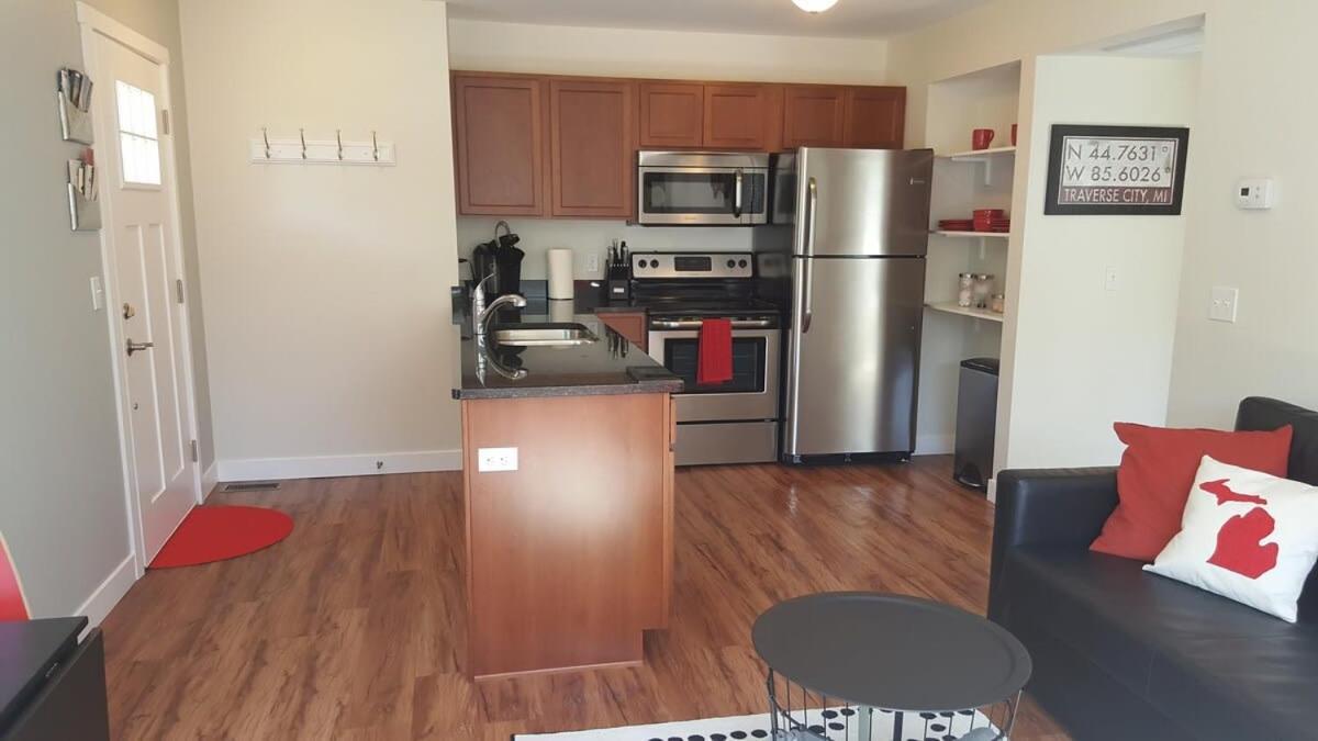 Modern And Pristine Condo -By The Gt Commons Traverse City Bagian luar foto