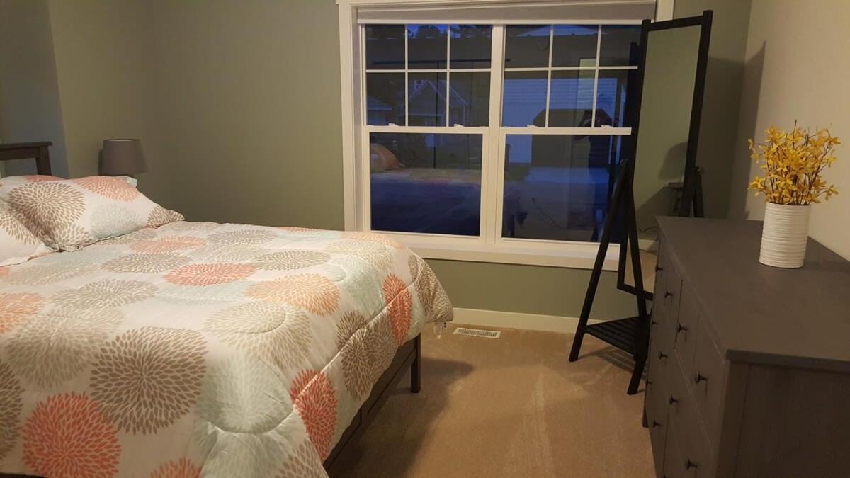 Modern And Pristine Condo -By The Gt Commons Traverse City Bagian luar foto