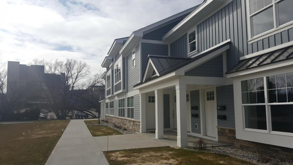 Modern And Pristine Condo -By The Gt Commons Traverse City Bagian luar foto